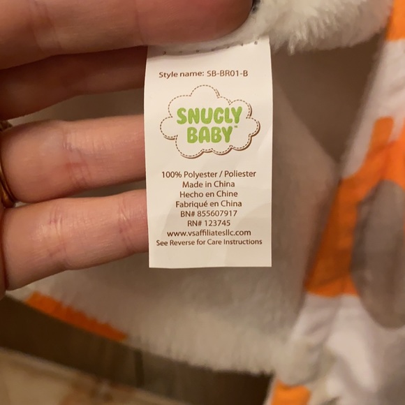 NWOT Super soft and snuggly baby bathrobe! - Picture 3 of 5
